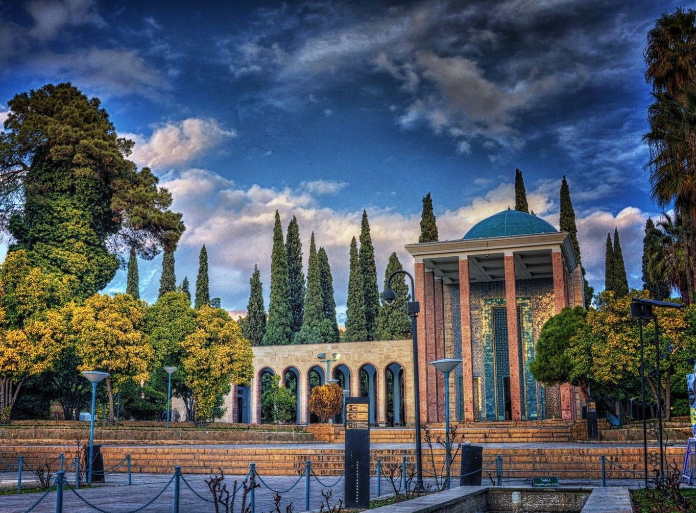 معرفی یکی ازجاذبه های دیدنی شیراز، آرامگاه سعدی